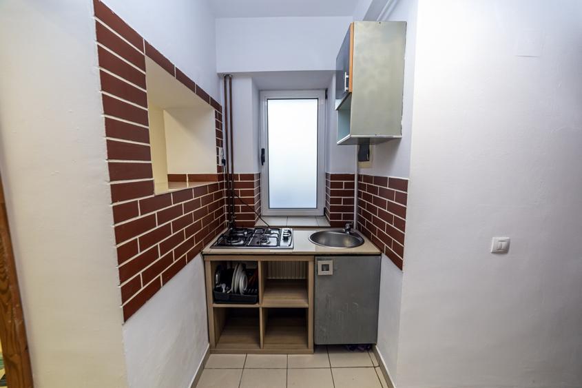 Apartament cu 2 camere decomandat, mobilat în Parcul Carol
