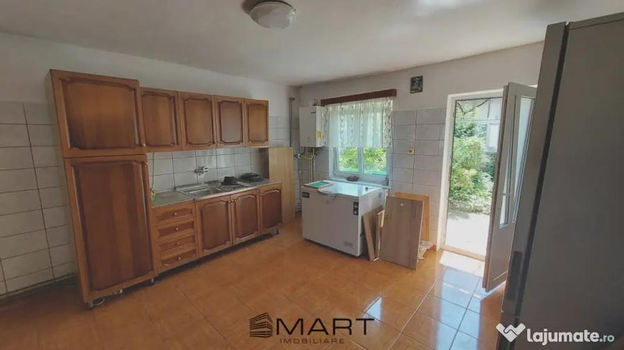 Casă cu 8 camere cu Teren 800 Mp în Central