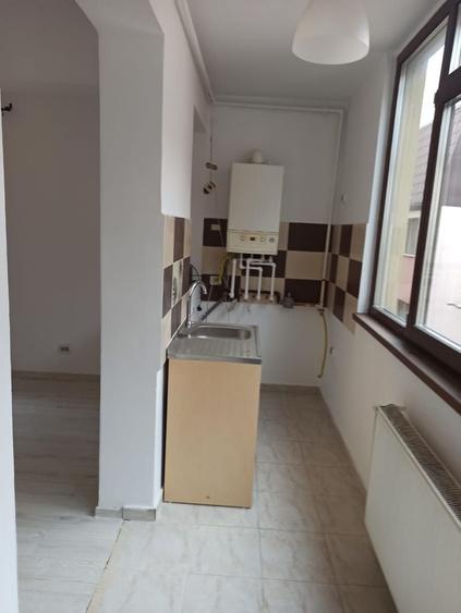 Apartament cu 2 camere semidecomandat, mobilat în Nord-Vest