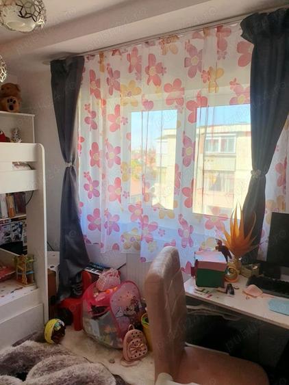 Apartament cu 3 camere semidecomandat în Cantemir