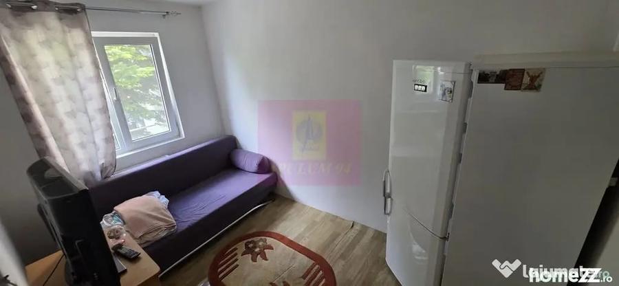 Apartament cu 3 camere semidecomandat în Autogară