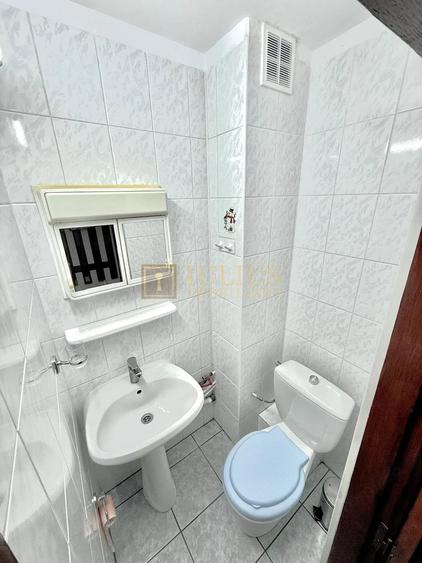 Apartament cu 3 camere decomandat în Girocului