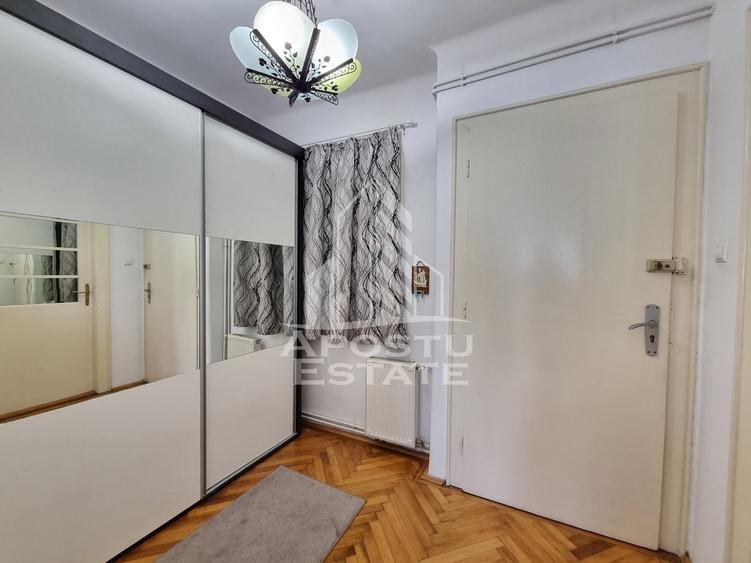 Apartament cu 2 camere semidecomandat, mobilat în Bălcescu
