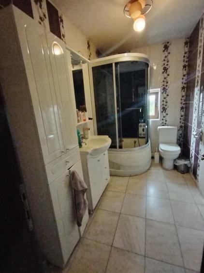 Casă individuală cu 7 camere cu Teren 527 Mp în Preajba