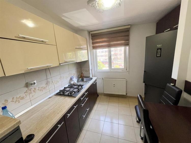 Apartament cu 3 camere decomandat în Dacia