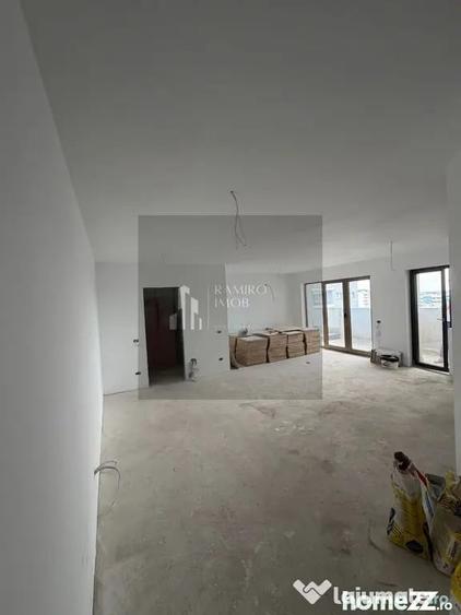 Apartament cu 3 camere decomandat în Mihai Bravu