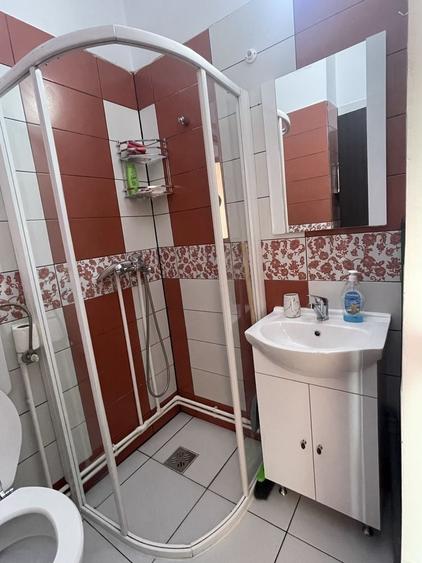 Garsonieră decomandată în Central