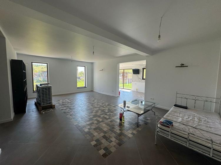 Casă individuală cu 5 camere cu Teren 1000 Mp în Pata