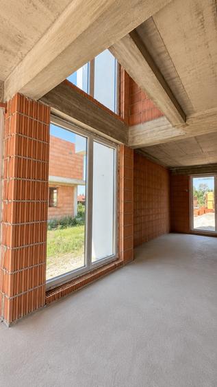 Duplex cu 4 camere cu Canalizare în Giarmata