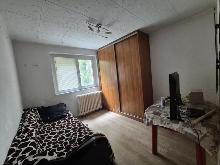 Apartament cu 4 camere semidecomandat în Sălăjan