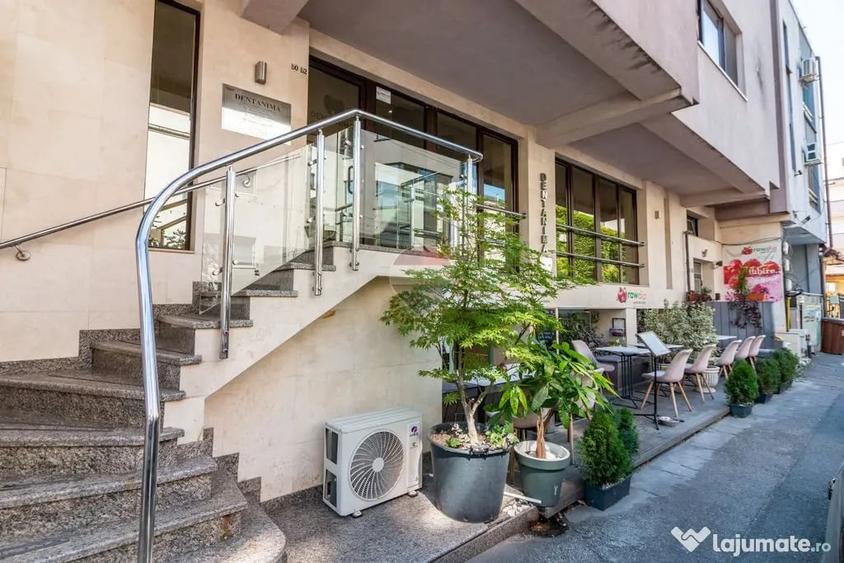 Apartament cu 3 camere semidecomandat în Central