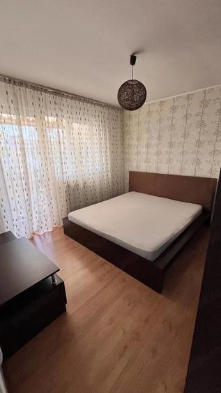 Apartament cu 3 camere semidecomandat în Păcii