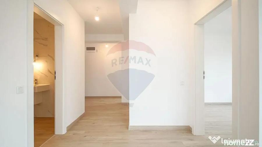 Apartament cu 3 camere semidecomandat în Tractorul