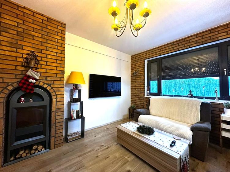 Apartament cu 3 camere semidecomandat, mobilat în Băneasa