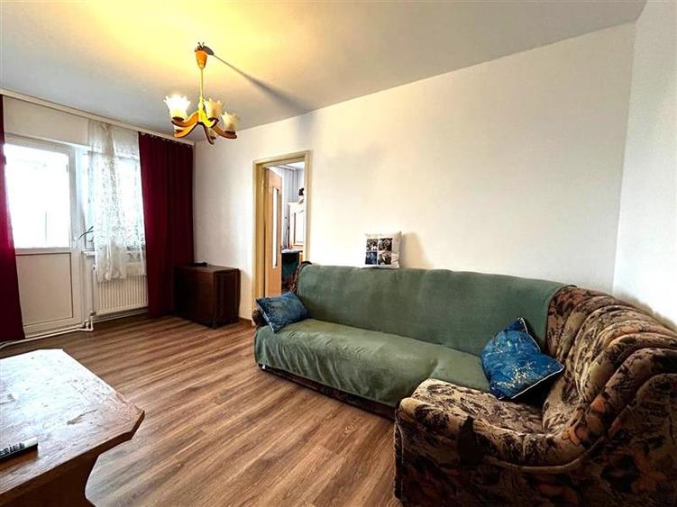 Apartament cu 3 camere nedecomandat în Milcov