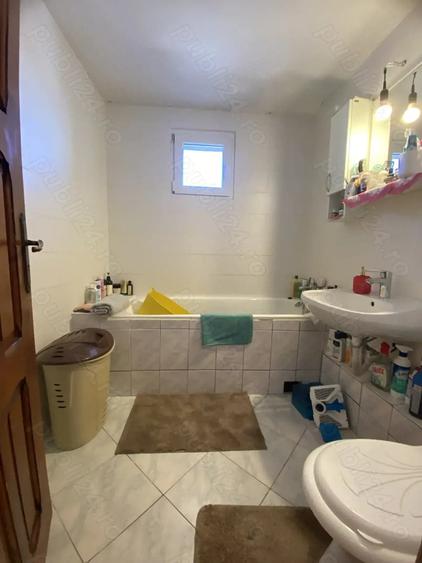 Apartament cu 3 camere semidecomandat în Militari