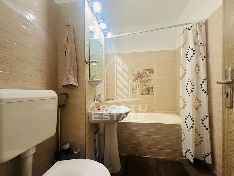 Apartament cu 2 camere semidecomandat, mobilat în Intim