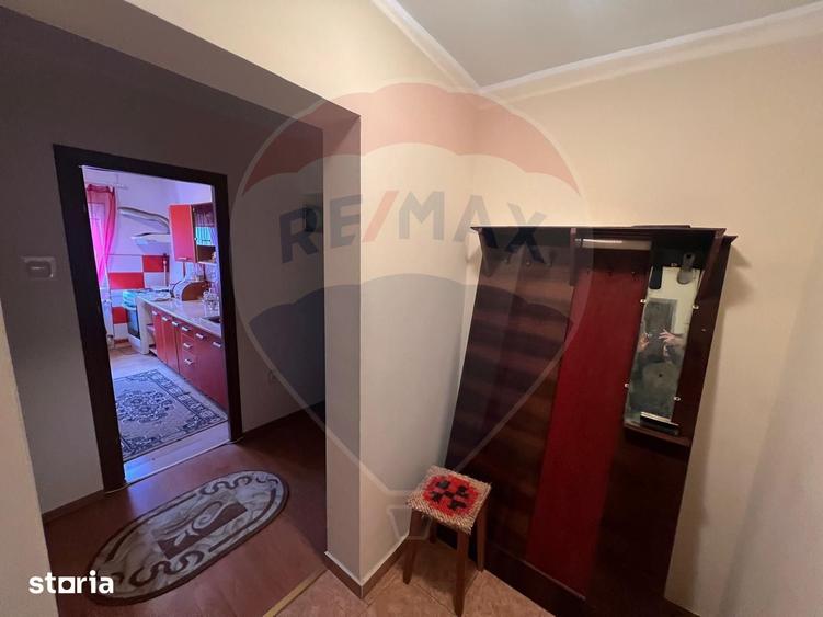 Apartament cu 3 camere, mobilat în Central