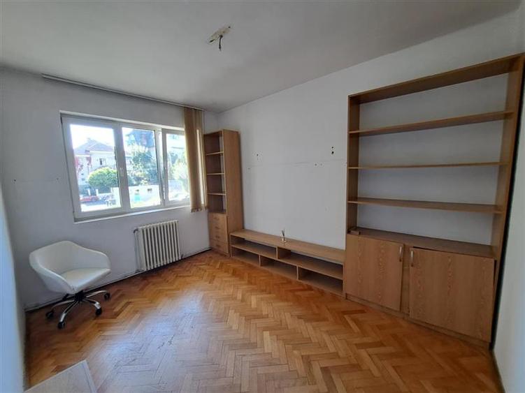 Birou, de 80 mp, în Central