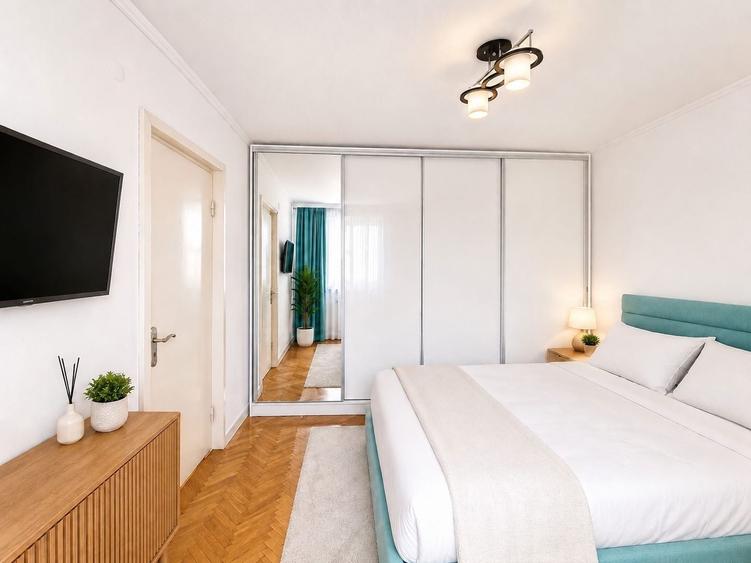 Apartament cu 3 camere semidecomandat în Craiovei