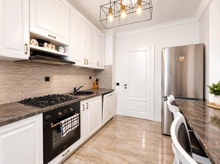 Apartament cu 2 camere semidecomandat, mobilat în Între Lacuri