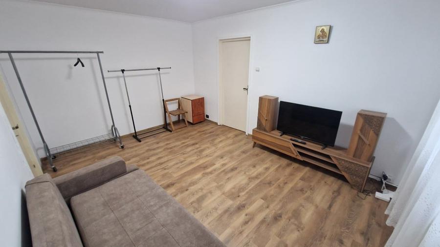 Apartament cu 2 camere semidecomandat, mobilat în Tătărași