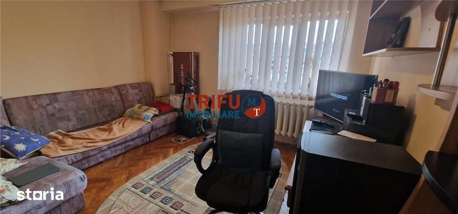 Apartament cu 4 camere decomandat în Central