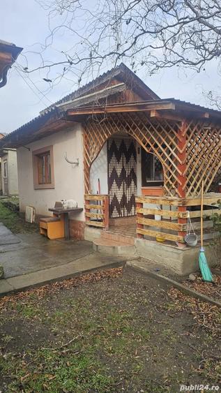 Casă cu 4 camere în Pietroasele