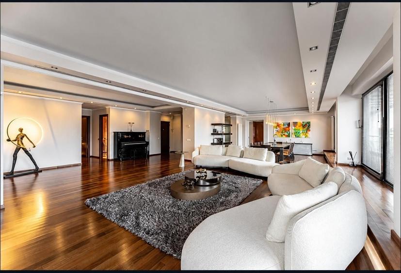 Apartament cu 5 camere în Aviatorilor