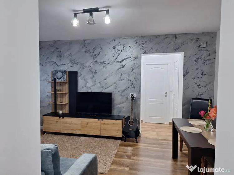 Apartament cu 3 camere decomandat în Aleea Trandafirilor