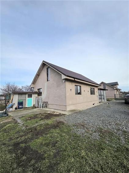 Casă individuală cu 4 camere cu Teren 690 Mp în Corbu