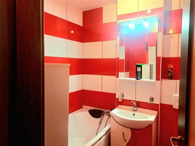 Apartament cu 3 camere decomandat, mobilat în Lenin