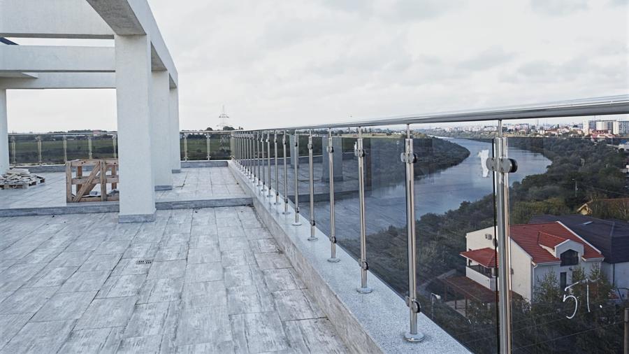 Penthouse cu 4 camere decomandat în Mamaia-Sat