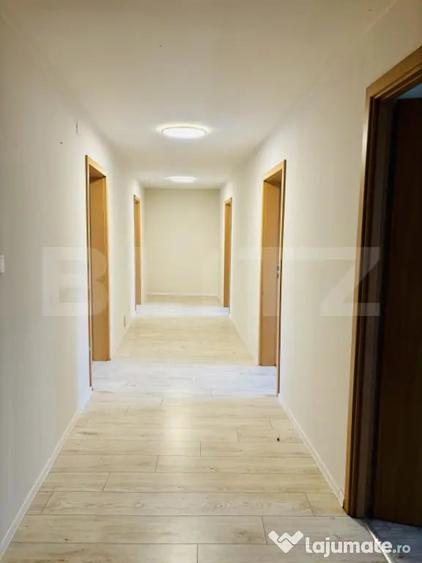 Casă cu 10 camere cu Teren 411 Mp în Lunei