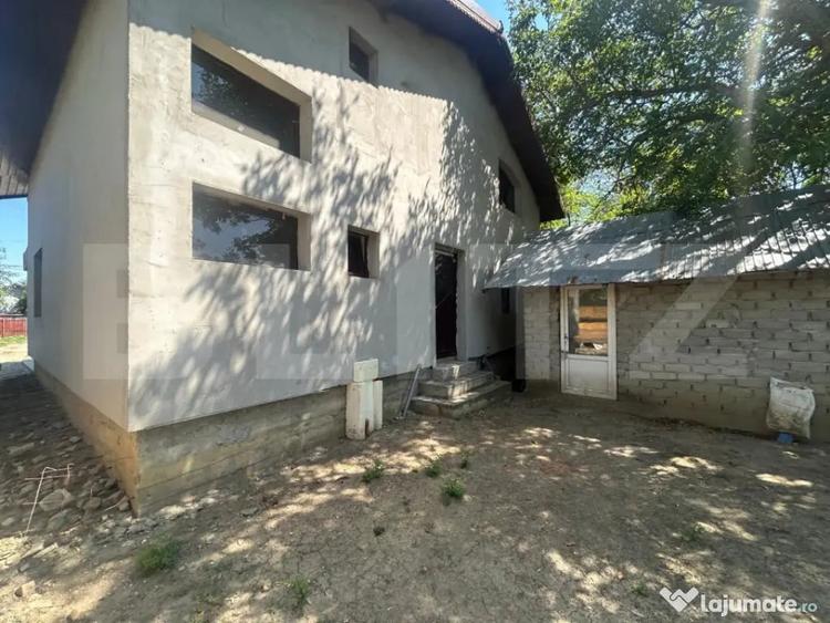 Casă cu 2 camere cu Teren 500 Mp în Central