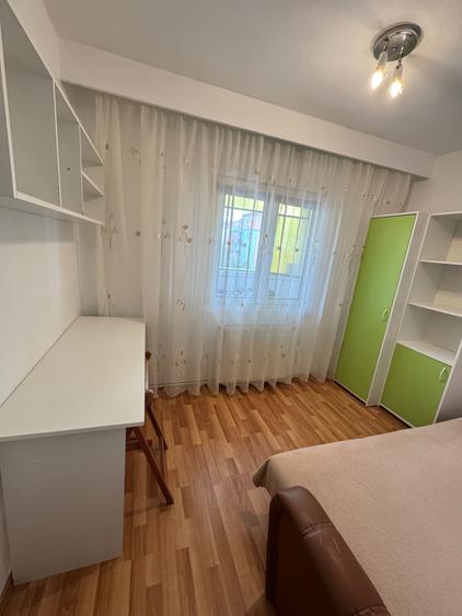 Apartament cu 4 camere decomandat în Mărăști