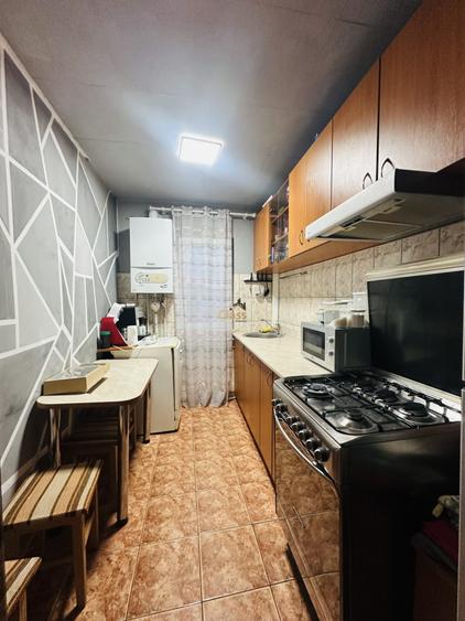 Apartament cu 3 camere semidecomandat, mobilat în Mănăștur