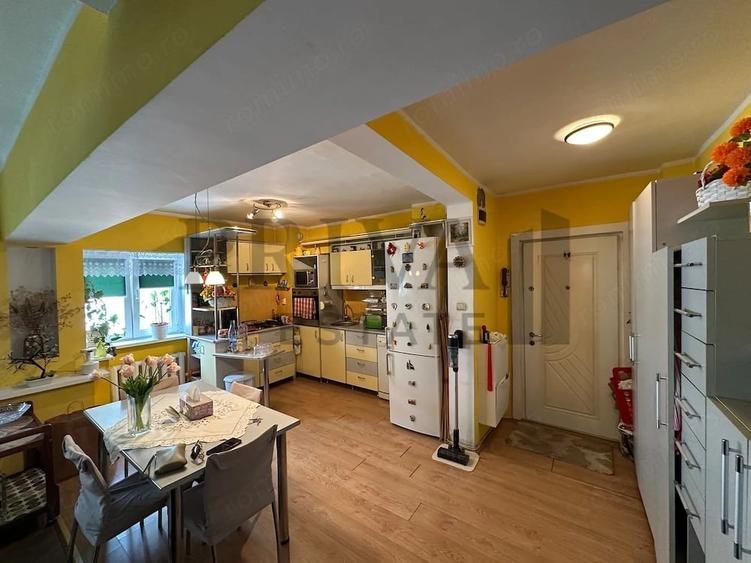 Apartament cu 4 camere decomandat în Simion Bărnuțiu