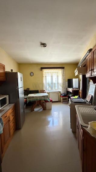 Casă individuală cu 3 camere cu Canalizare în Central
