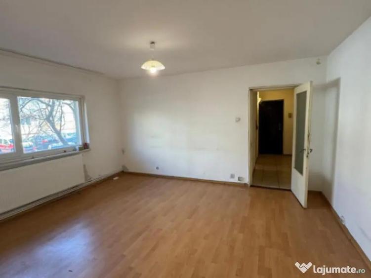 Apartament cu 2 camere semidecomandat în Rovine