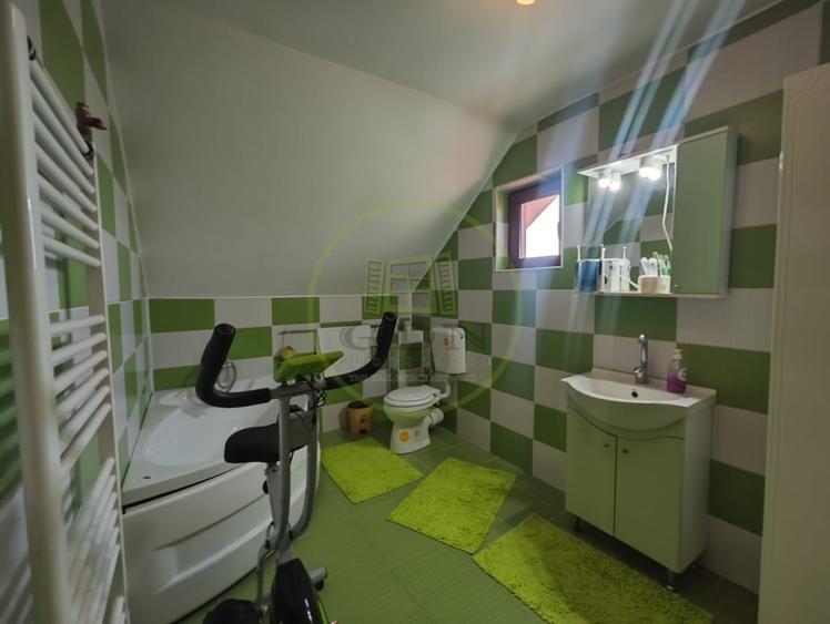 Casă individuală cu 4 camere cu Teren 362 Mp în Malu Mare