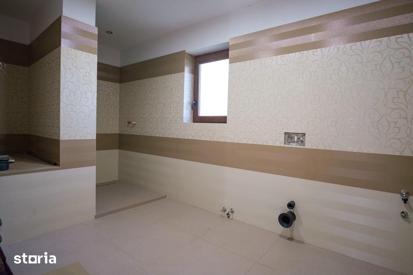 Casă cu 5 camere cu Teren 1352 Mp în Central