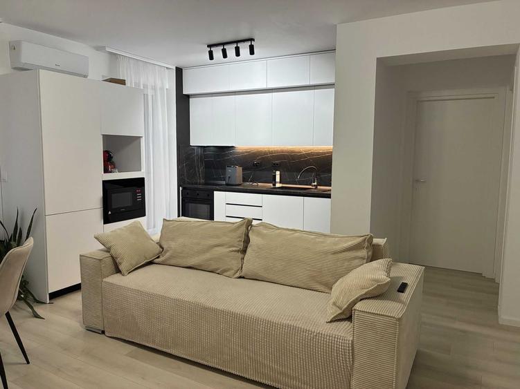 Apartament cu 3 camere decomandat în Lipovei
