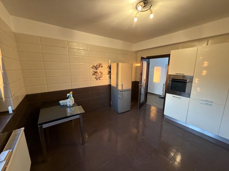 Inchiriere apartament 5 camere direct proprietar ( A se citi detaliile - 3