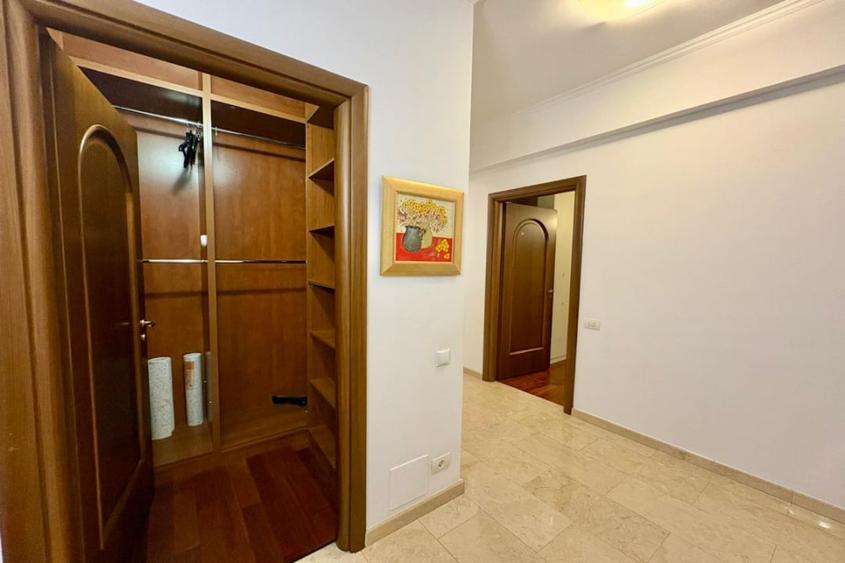 Apartament cu 3 camere semidecomandat, mobilat în Bucureștii Noi