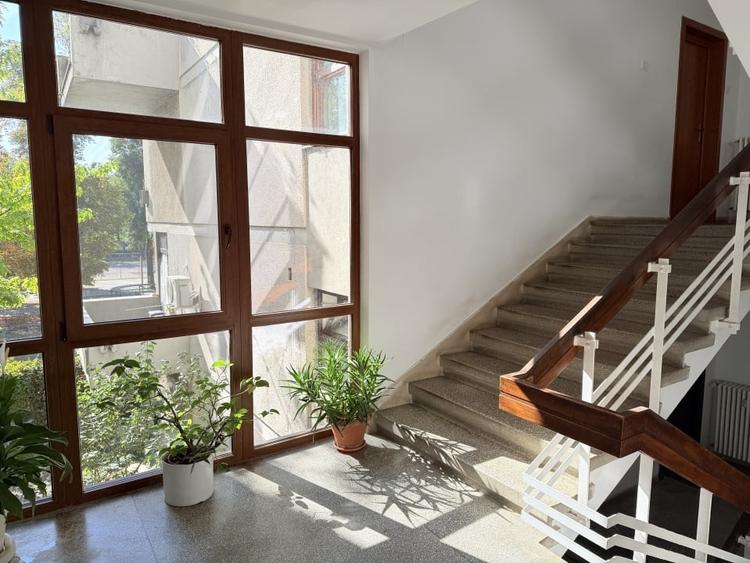 Apartament cu 4 camere decomandat în Kiseleff