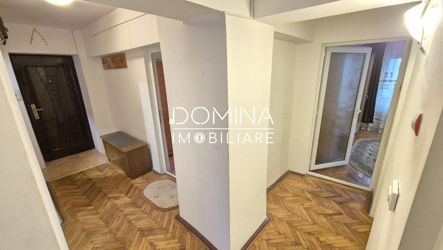 Apartament cu 4 camere decomandat, mobilat în Central