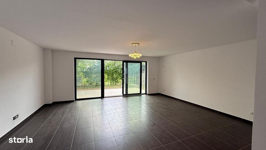 Casă cu 4 camere în Ostratu