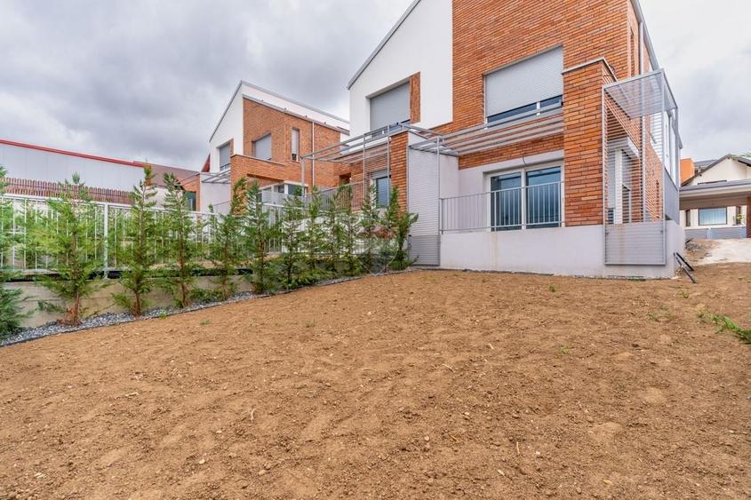 Duplex cu 4 camere cu Teren 325 Mp în Nord-Est