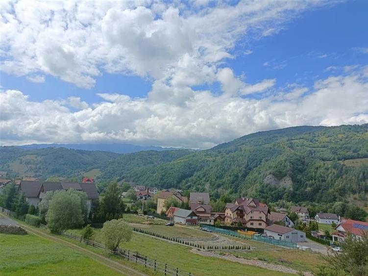 Casă individuală cu 11 camere cu Teren 1300 Mp în Bran